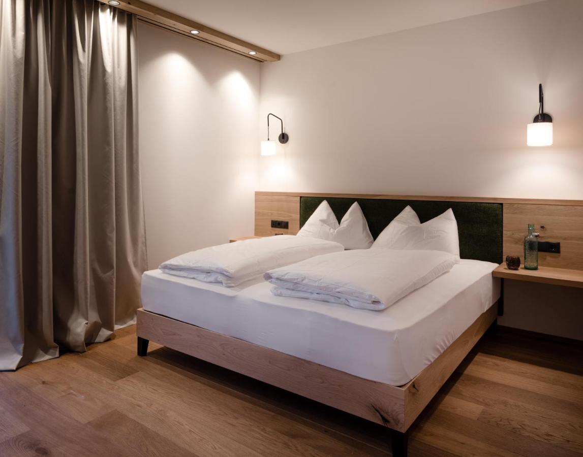 Superior Family Room,1181587222:JPEG